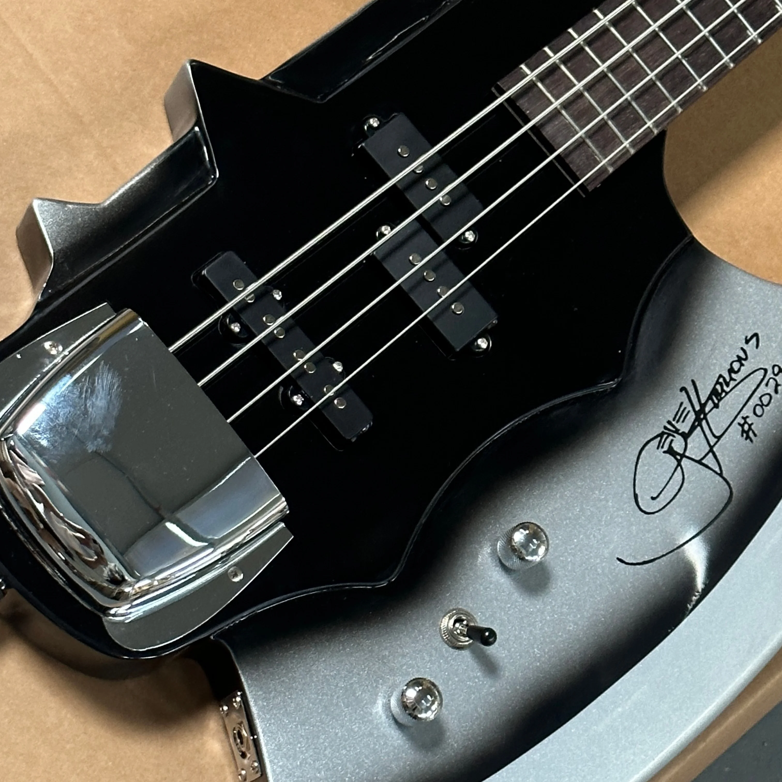 New 4-string electric bass guitar with mahogany body, smooth playability rosewood fingerboard guitars,unique electric guitarra