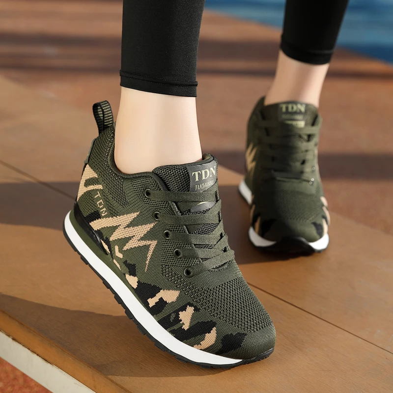 

New insole height-increasing camouflage flying weave breathable large-sized sportswear and casual women's shoes