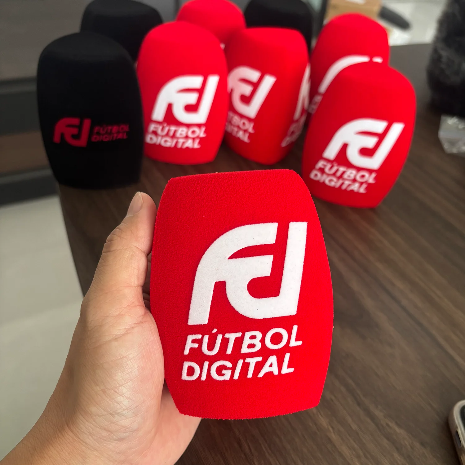 Customized Logo Printed Triangle Foam Cap Flocking Microphone Sponge Logo Windshield Video Mic Windscree TV Stations Interview