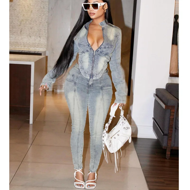 طقم نسائي أنيق من قماش الدنيم بأكمام طويلة وفتحة رقبة على شكل v + بنطلون جينز لخريف 2025 ملابس خروج مكونة من قطعتين بدلة رياضية