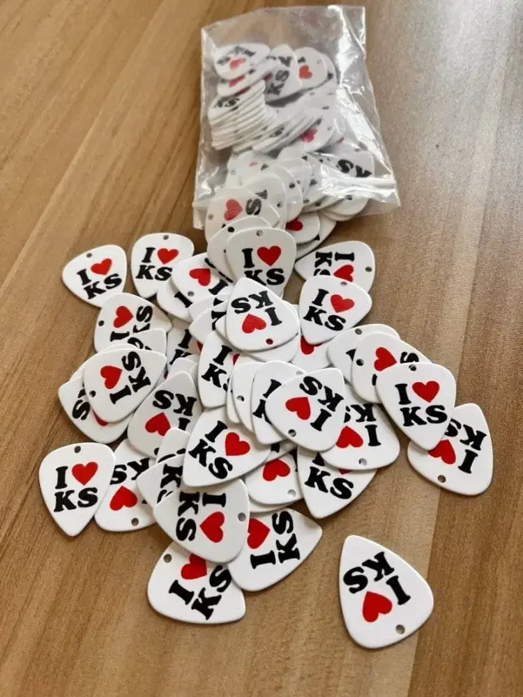 

2000 шт. индивидуальных целлулоидных медиаторов для гитары стандартной формы