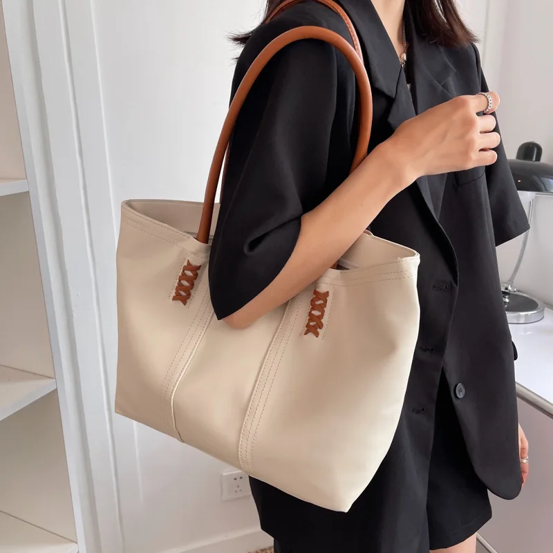 

This year's popular bags female large capacity 2023 new texture niche shoulder bag class commuting tote bag