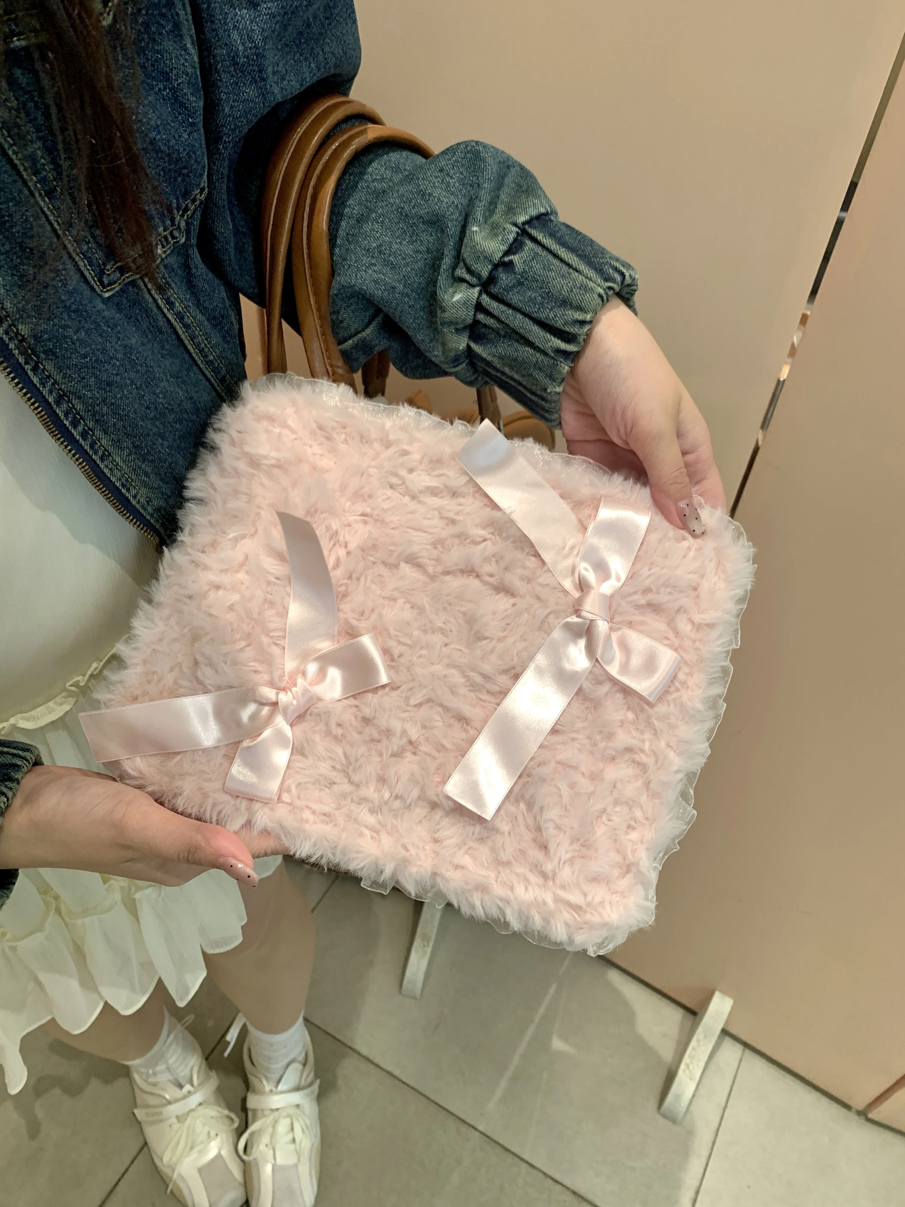

Winter Luxury Cute Plush Bracket iPad Tablet Case Mini 7 Air 6 2025 iPad Pro 11 inch 2024 13 inch Accessories Holder A16 Bag