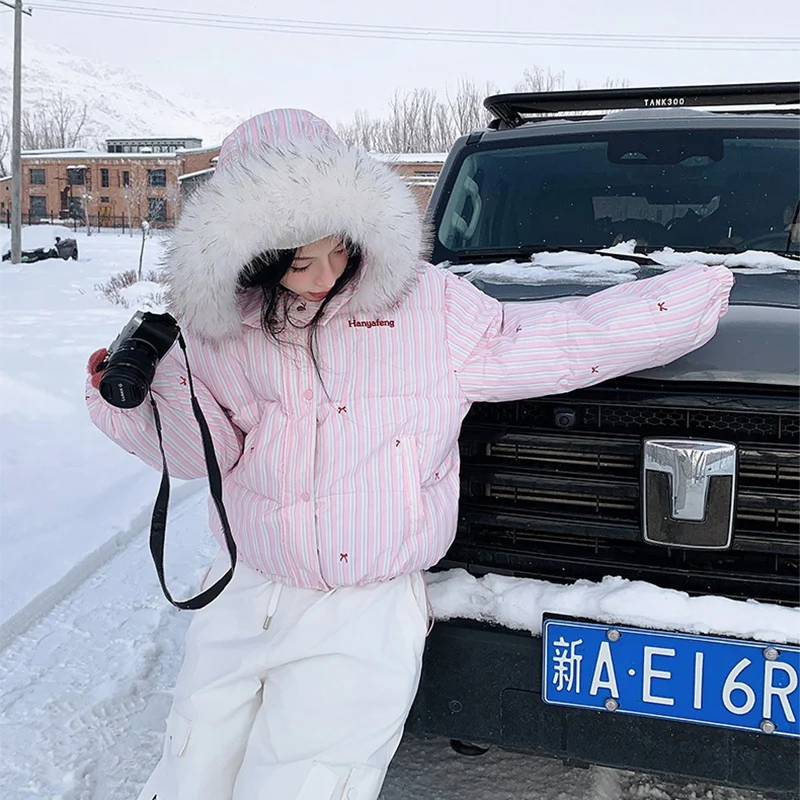 جديد شريط الفراء طوق مقنعين أسفل معطف القطن المرأة الشتاء الحلو Kawaii سترات قصيرة للمرأة موضة الدافئة مبطنة بالقطن Jcaket