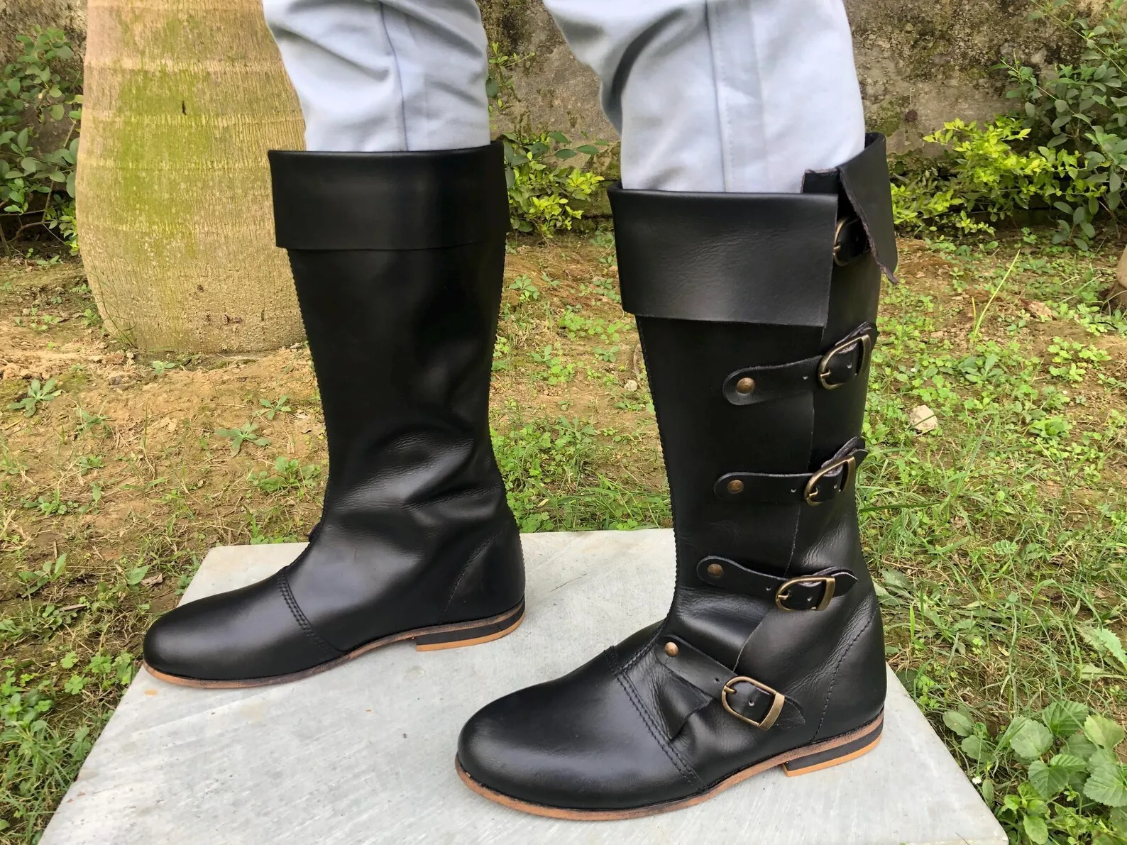 Unisex Vintage Piratenstiefel mit Manschette, vier Schnallen, kniehoch, Steampunk, Halloween, Karneval, Cosplay, Bühnenkostüm, Schuhwerk – Detail 14