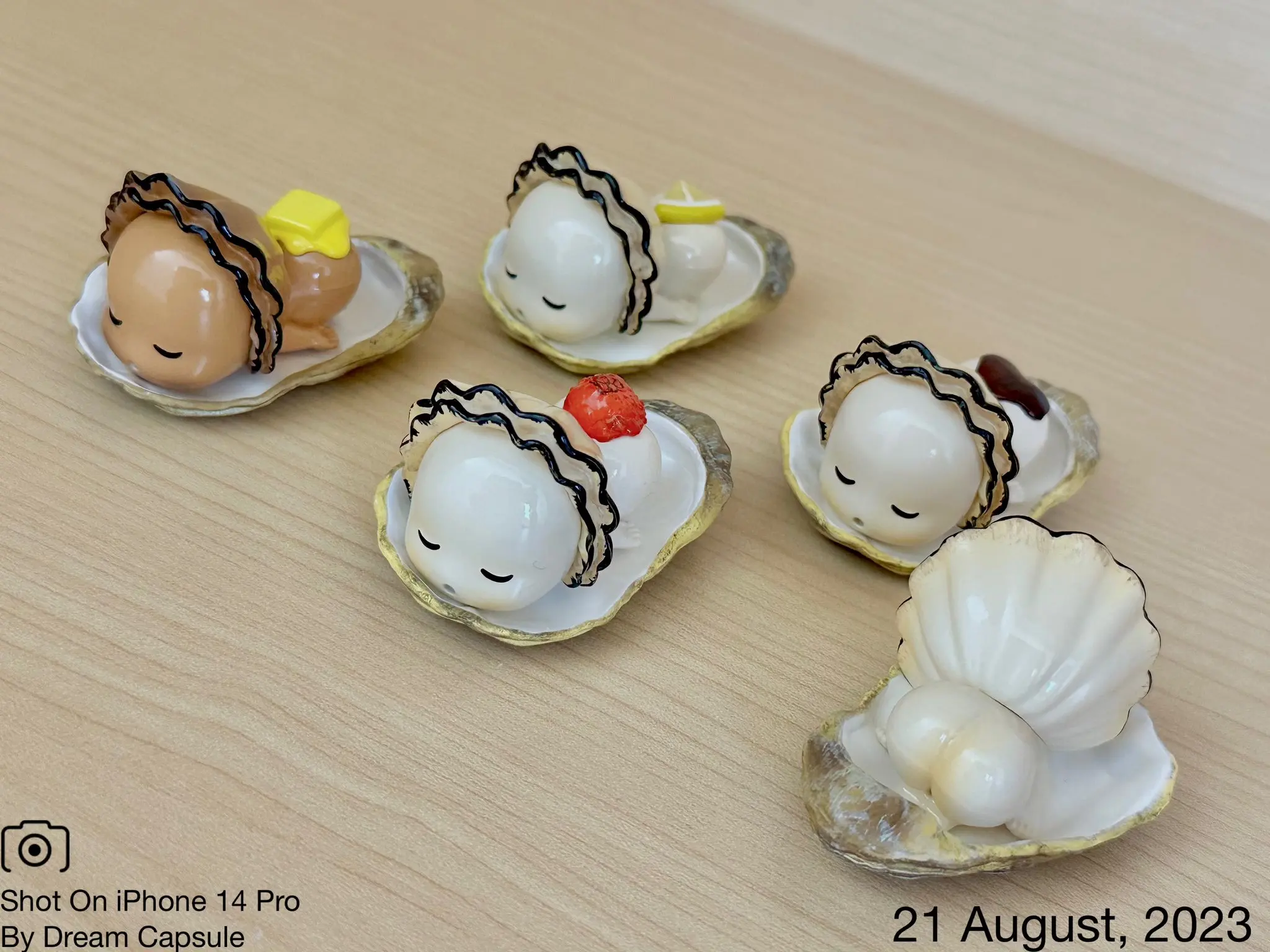 Qualia capsule toys Plump oyster mascot figure kawaii sleepy oyster baby with cute butts gashapons desktop ornament