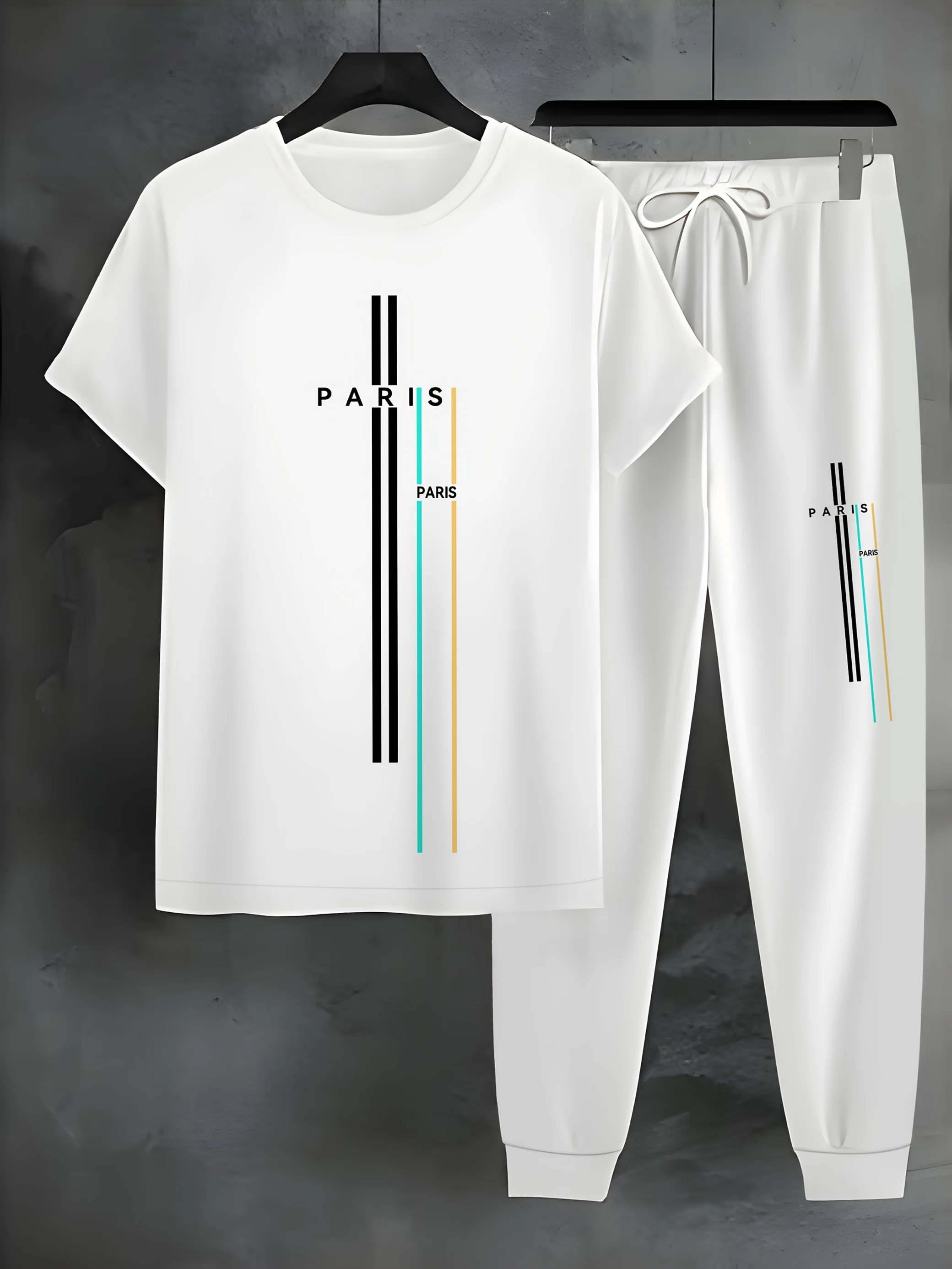 

The 2025 summer new men's suit is casual and fashionable with letter prints comfortable and lightweight outdoor men's wear