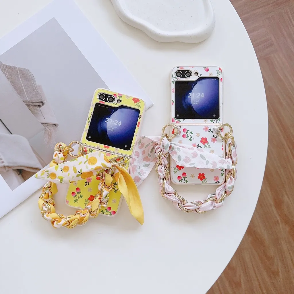 

Fashion Pastoral Style Small Flower Leather Case For Samsung Galaxy Z Flip 6 5 4 3 5G Hinge Scarf Silk Hand Strap Bracelet Cover