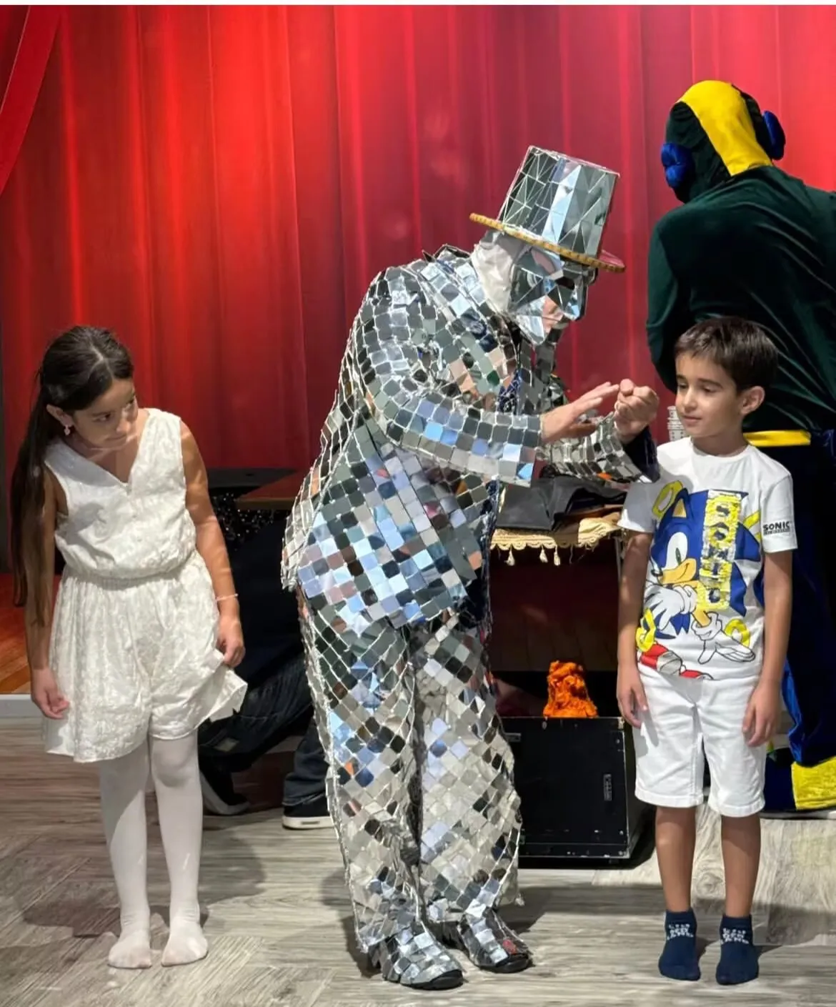 Abito da uomo Magic Show Performance sul palco di lusso Specchio acrilico quadrato da uomo vestito da uomo abbigliamento da spettacolo per feste