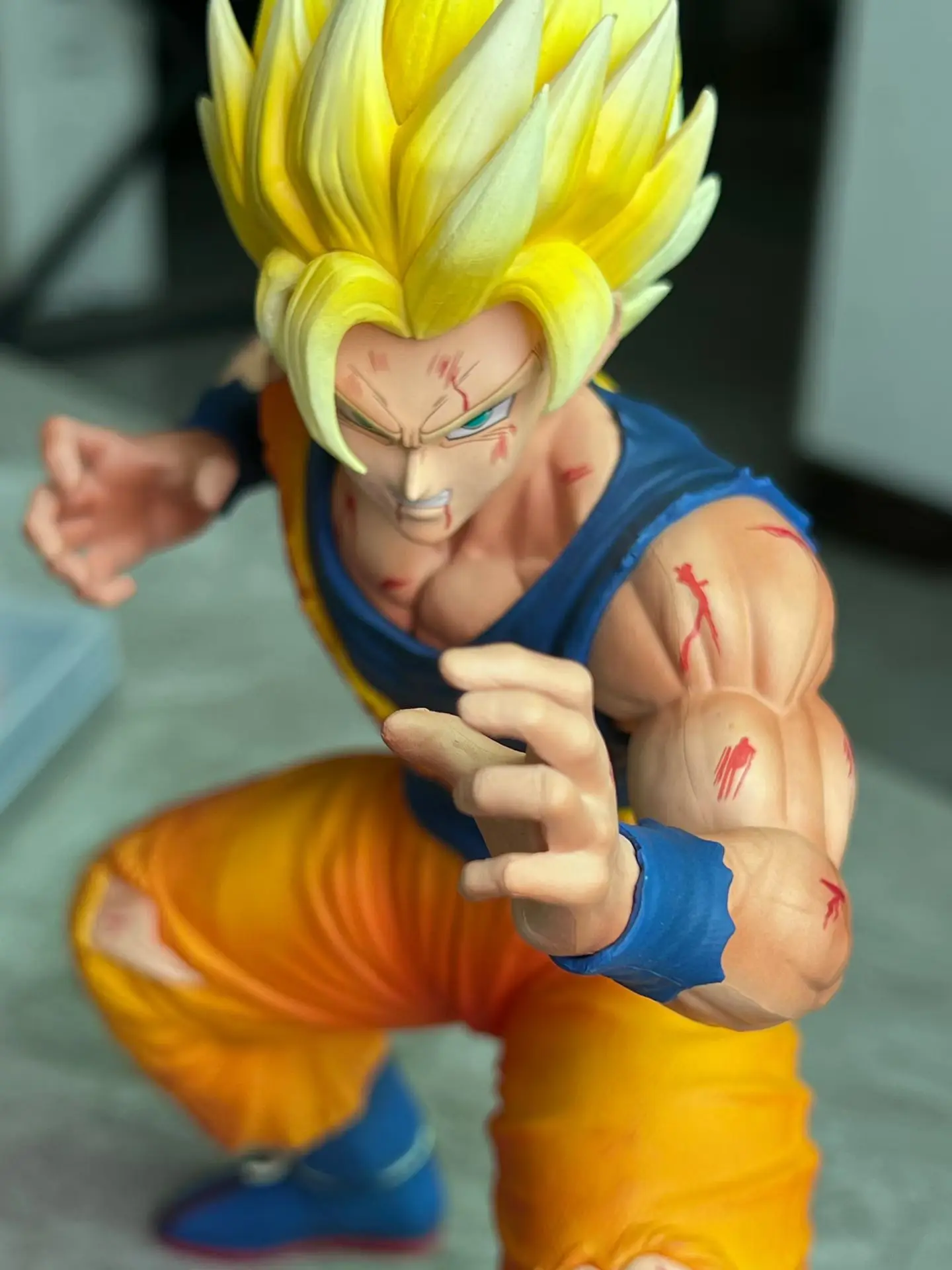 

Горячая новинка: Фигурка Супер Сайяна Гоку из Dragon Ball в позе Jack Gang, поврежденная в бою, 23 см, настольное украшение для коллекционеров