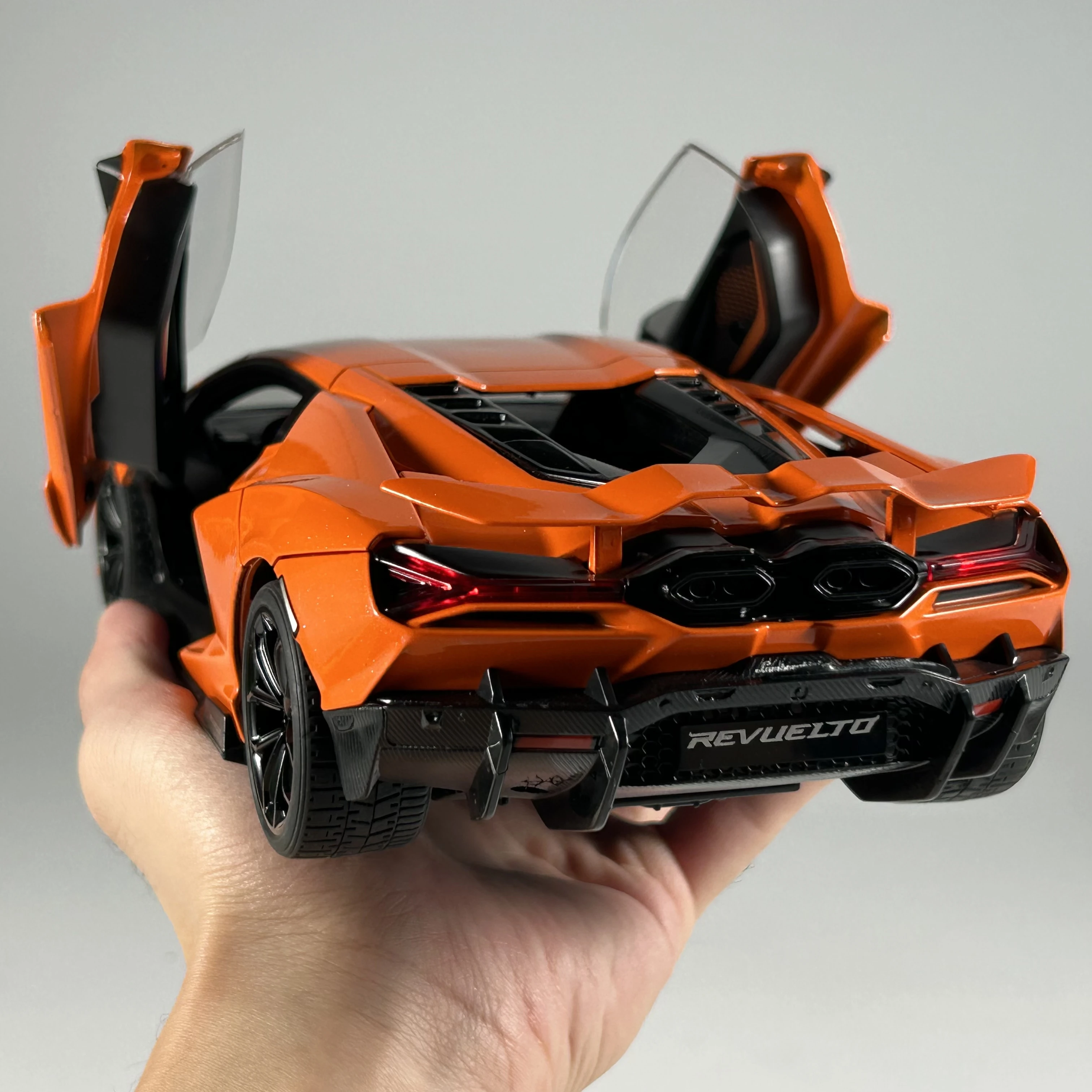 Lamborghini Revuelto-Super coche deportivo de aleación, modelo fundido a presión, decoraciones en miniatura de alta simulación, juguetes para niños, regalos, 1:18