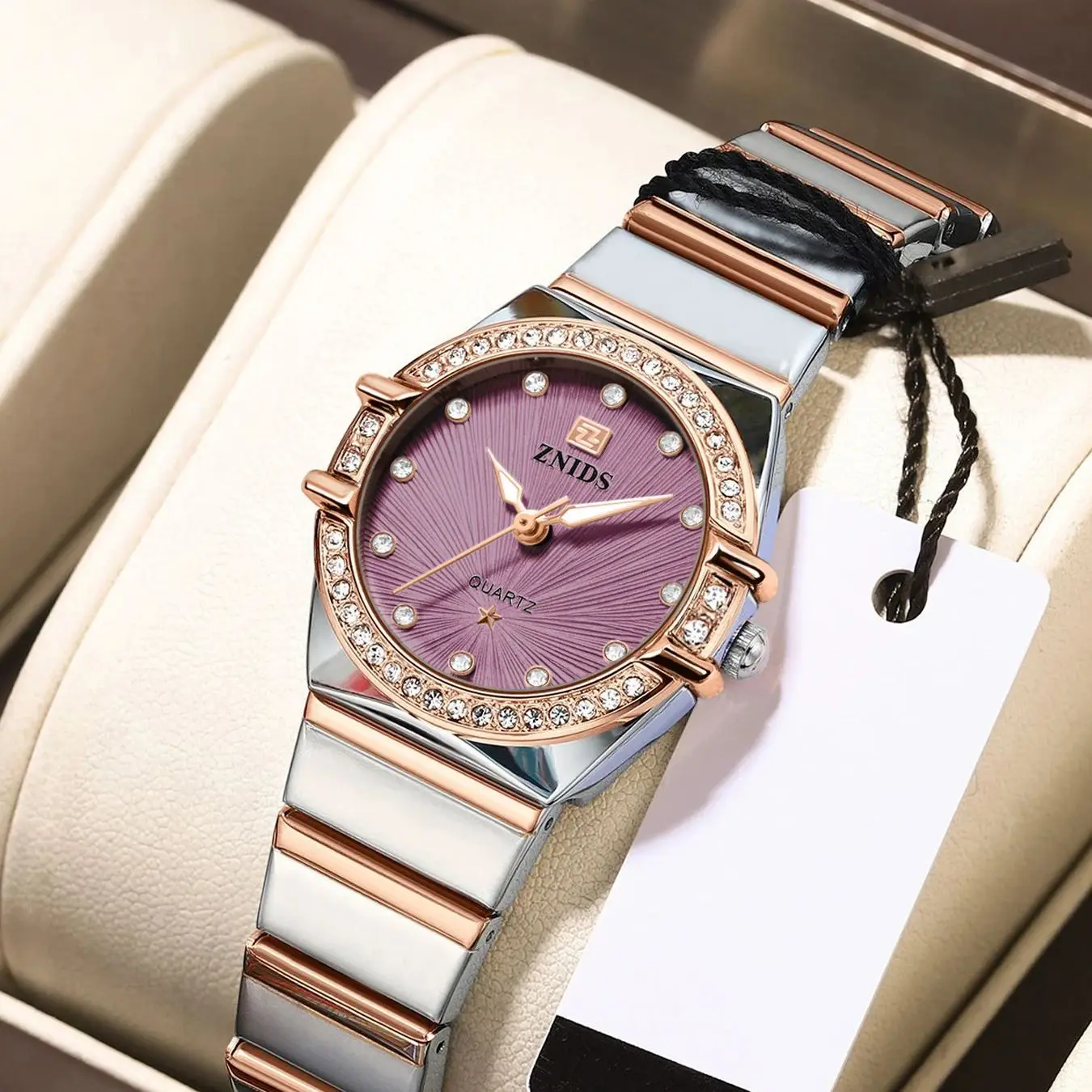 

Женские кварцевые часы в европейском и американском стиле, циферблат, инкрустированный бриллиантами, стальной ремешок, водонепроницаемые часы, женские часы в стиле легкой роскоши, подходят для повседневной носки/уличной одежды