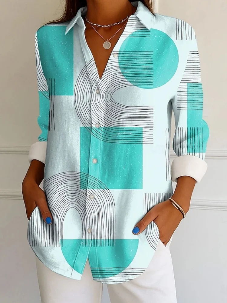 ミニマリストでカジュアルなスタイルの女性用シャツ。襟はラペルで、ゆったりとしたデザインで通気性があります。ファッショナブルなストリートウェアのトップスです。