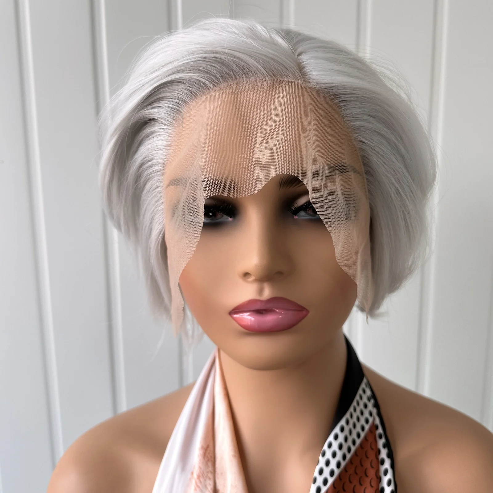 女性のためのモダンな合成レースフロントウィッグ、ピクシーカット、ショートボブウィッグ、グロレス、レイヤー、ストレートヘア、シルバーグレー、デイリー