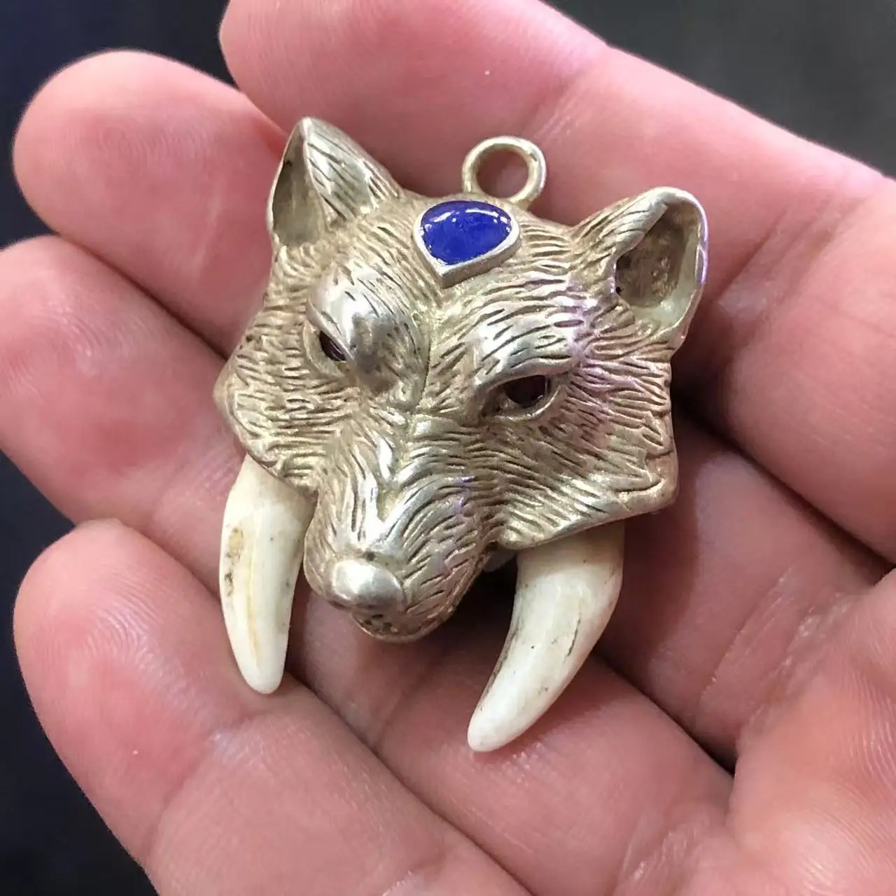 Antique Silver Tone Wolf Head Pendant Inlaid Heart Blue Stone Simulated Tooth Decor Vintage Men Ethnic Necklace Jewelry Gift