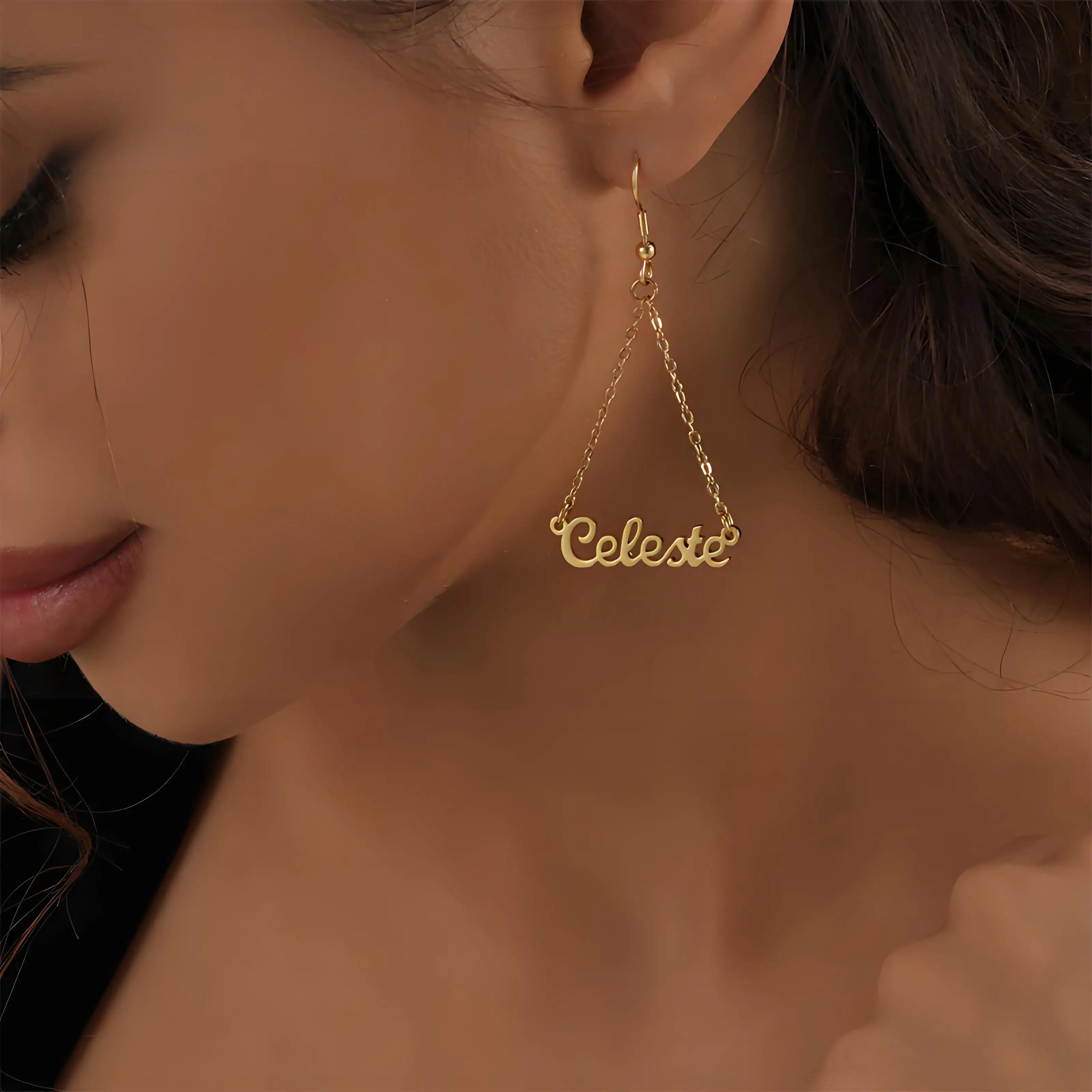 Pendientes colgantes con nombre chapado en oro personalizado, cadena - Joyería personalizada vinculada, regalo perfecto para ella, diseño colgante elegante