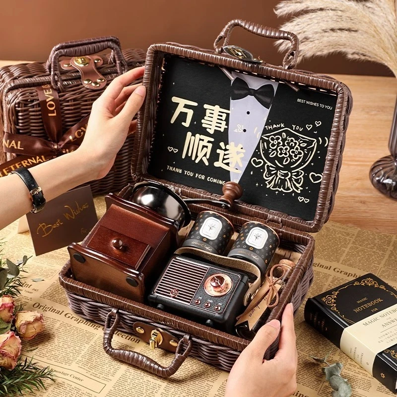 Birthday gifts are practical for boyfriends and friends, creative niche souvenirs