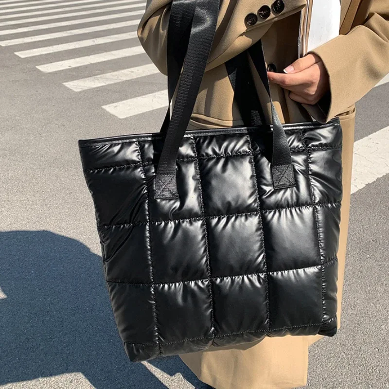 New Fashion Large Tote Padded Handbags Autumn Quilted Women Shoulder Bags Luxury PU Down Cotton Thread Crossbody Bag Winter Bag view 3
