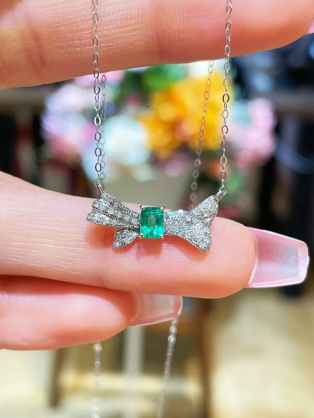 

natural emerald bowknot pendant necklace 18K white gold with diamond cute romantic simply style daily use genuine luxury jewel