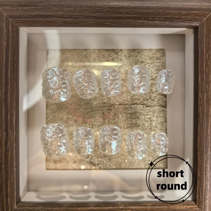 新しいスタイルの白いバブルフェイクネイル、輝くガラスのような短いスクエアネイル、日常着、パーティー、ショッピングに適しています、取り外し可能で着用可能