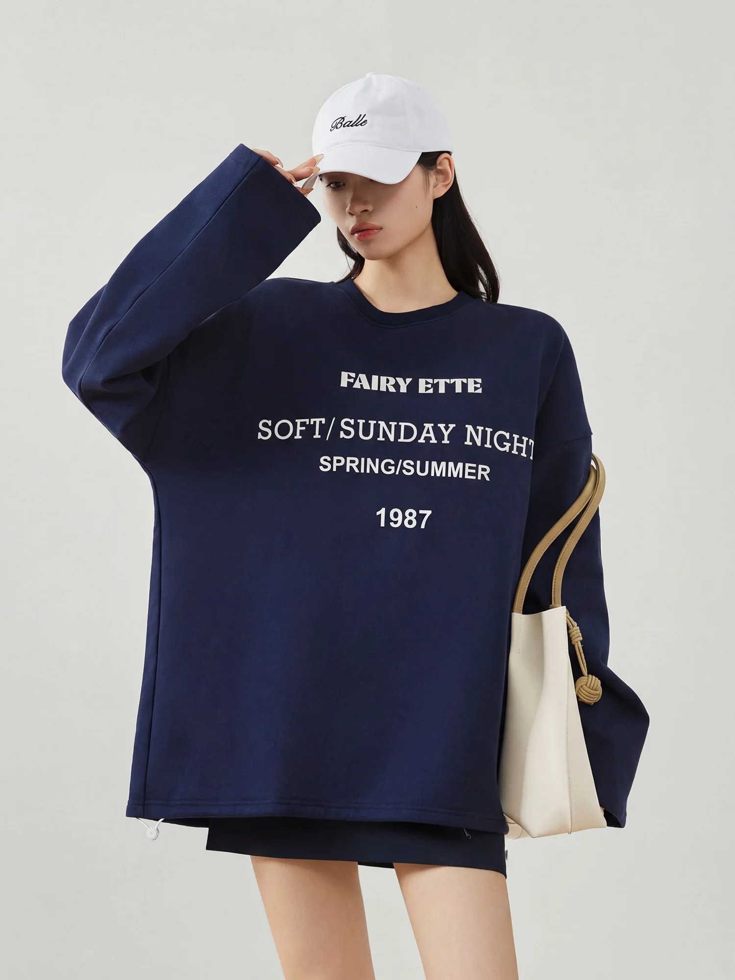 

Женская футболка с длинным рукавом в стиле ретро с американским буквенным принтом, весна 2026, свободный базовый слой, универсальный топ в корейском стиле