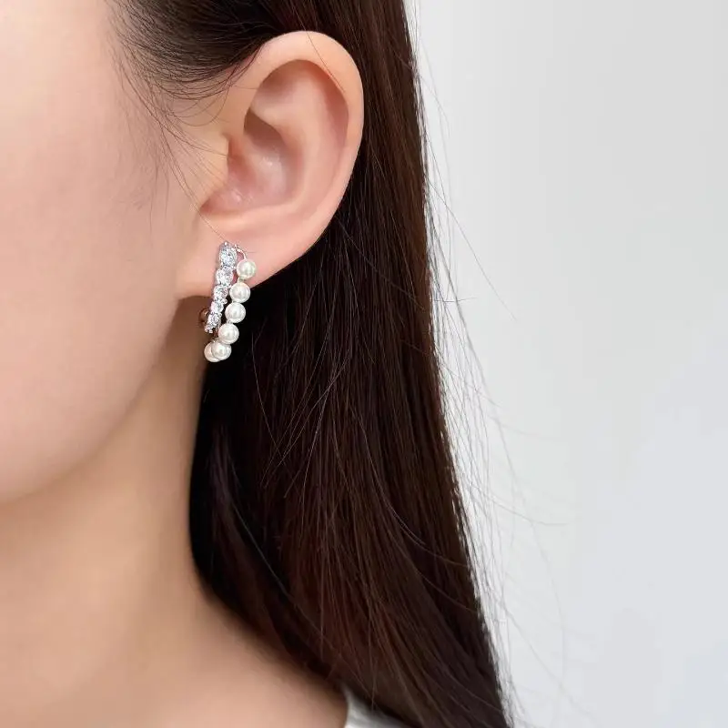 Elegante Doppelschichtige Perlen-Ohrklemmen für Damen Luxuriöse Zirkon C-Form Ohrstecker Hochwertiges Nischendesign Piercing-Schmuck