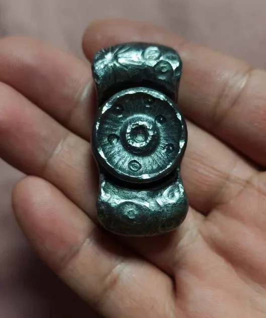 Used edc Yefan EDC ink wheel two leaf stainless steel stone pattern carving material EDC decompression toy