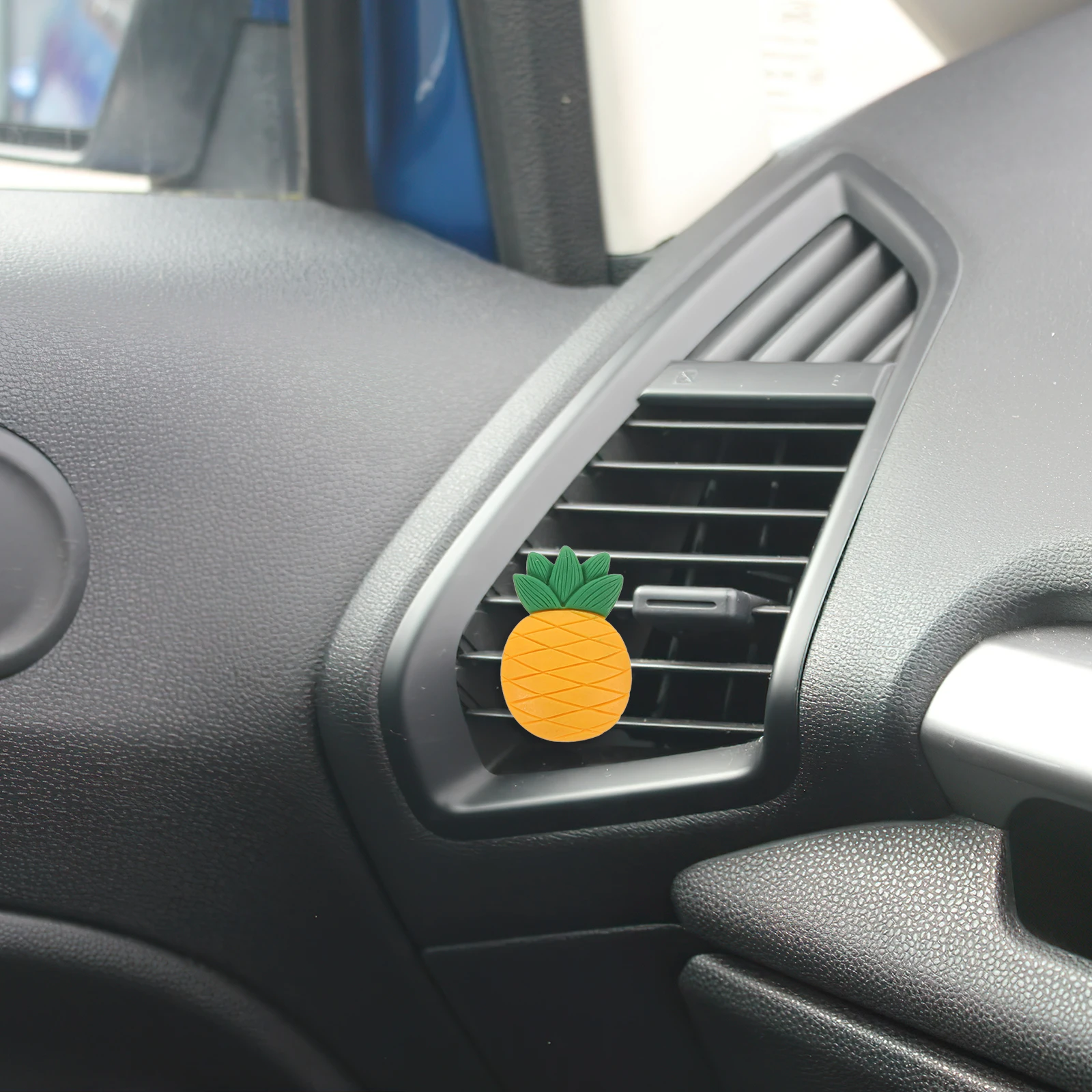 

2pcs Vent 3D Food Design Long Lasting Aroma Car Pineapple Hair Clip Accessories Vent Clips Car Accessories Air Freshener