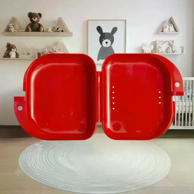 

Orthodontic Portable Care Box; Plastic Dental Retainer Case for Elder Citizens