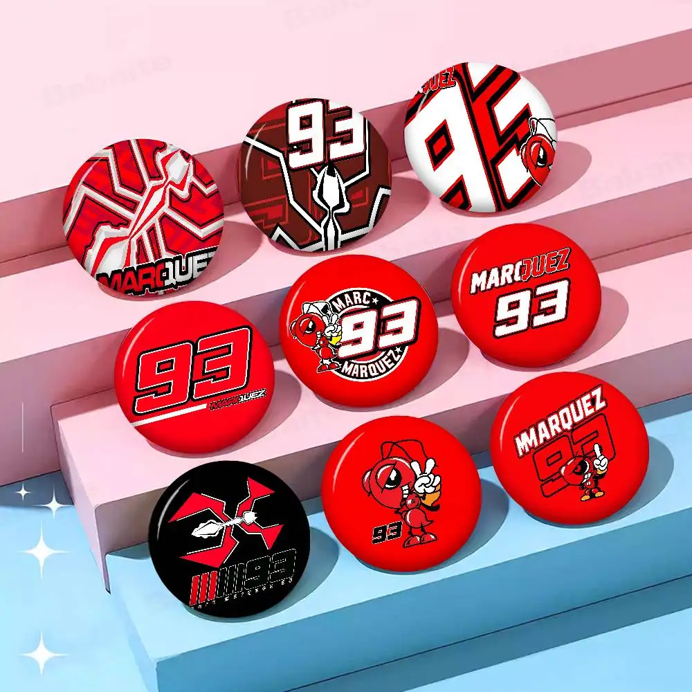 M-Marc M-M93 M-Marquez 58mm Pins da Série Fofa, Broches de Animais de Desenho Animado Engraçados e Interessantes, Acessório de Presente para Mochilas e Roupas