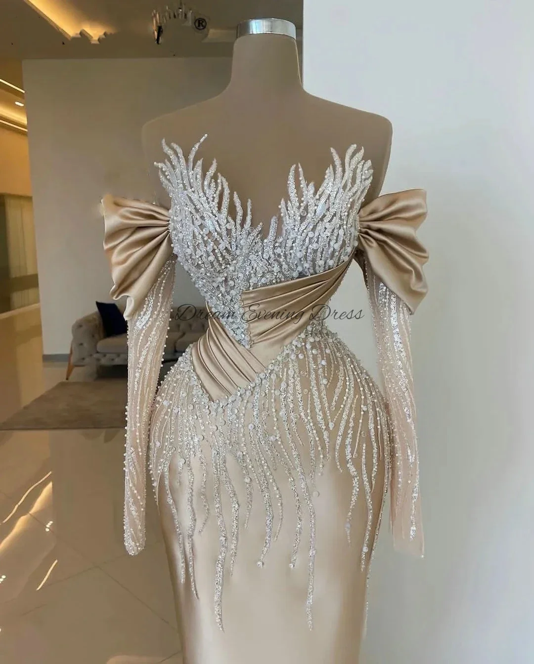 2023 Luxury Champagne V-Neck Mermaid Evening Dresses High Set Crystal Beaded Long Sleeve Satin Party Gowns فساتين مناسبة رسمية