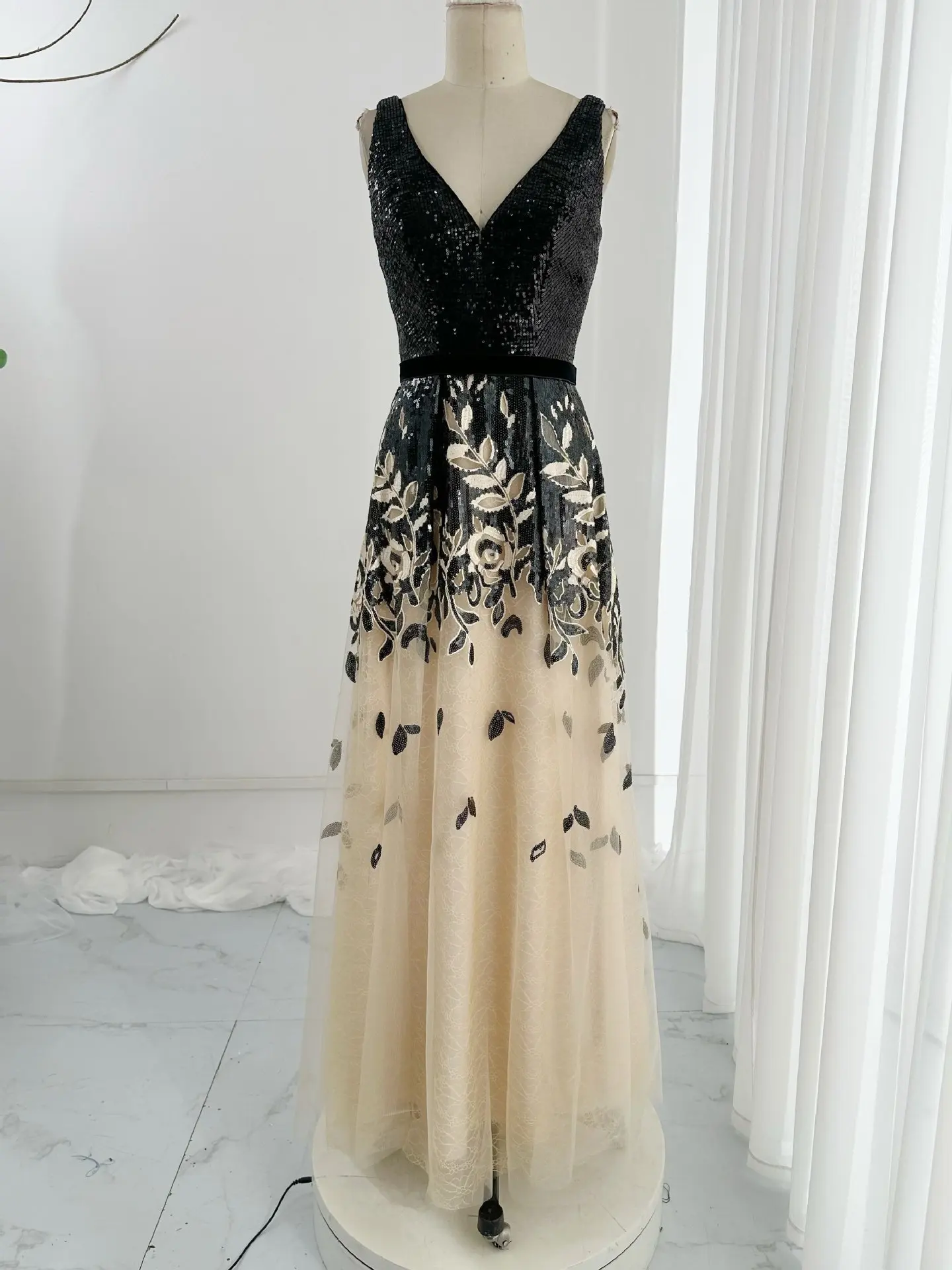 Champagne Sexy Deep V -Neck SequinWaistThin Annual Meeting Stage Performance Evening Dress Skirt M2056