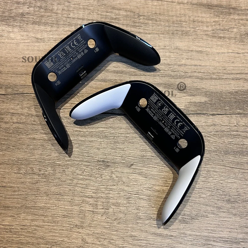 Thumbnail 3 - #13 Best PS5 Controller Cases to Buy In 2026