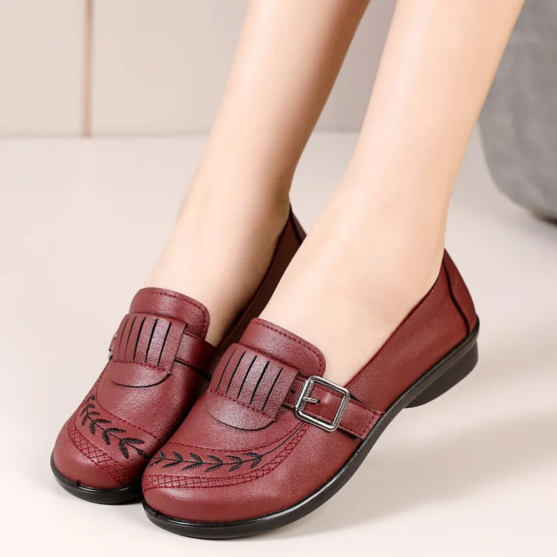 Spring Summer Women Flats Shoes Female Low Heel Comfort Casual Leather Loafers Non-slip Mom Outdoor Moccasins 2023 New Arrival