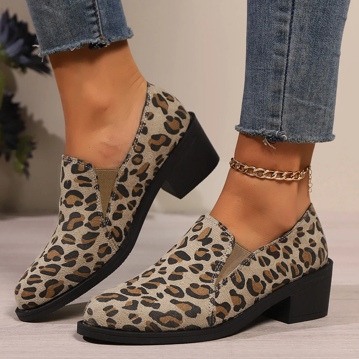 Neue dicke Absätze Slipper Frauen Herbst Slip auf Leoparden muster Pumps Frau plus Größe spitzen Zehen Freizeit schuhe Mujer 43