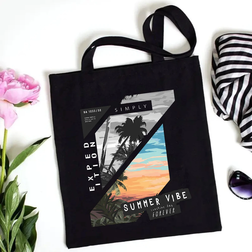 

Blessed Mom Tote Bag with Floral Wreath Design, Elegant Canvas Handbag for Women, Reusable Grocery Bag