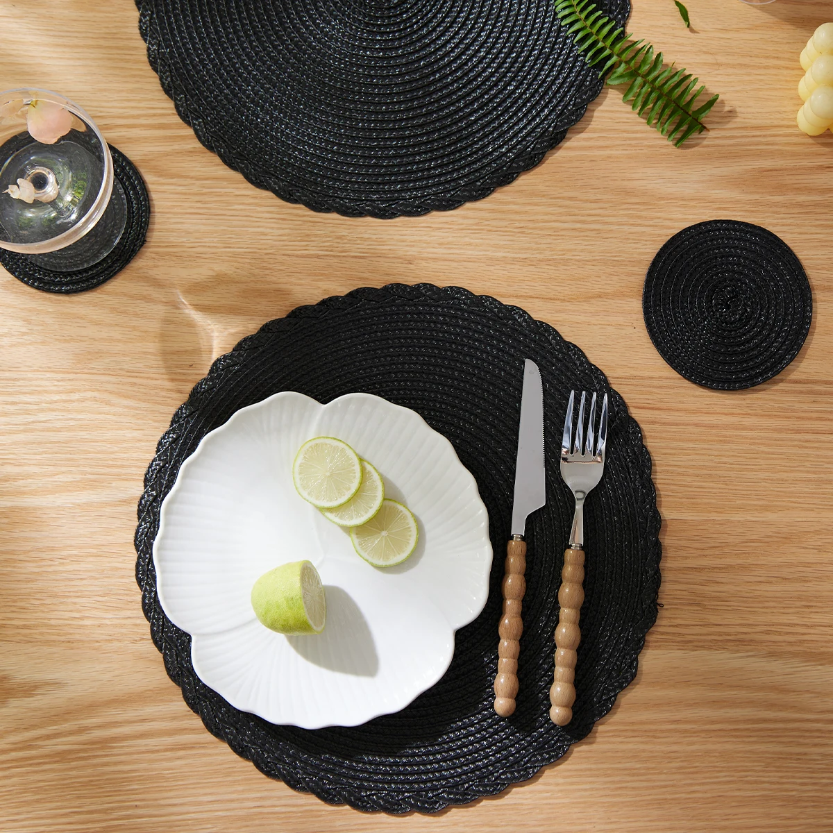 مجموعة من 12 مفارش مستديرة مضفرة 32 سنتيمتر مفارش طاولة لطاولات الطعام عيد الميلاد الهالوين المنسوجة قابل للغسل عدم الانزلاق مكان الحصير