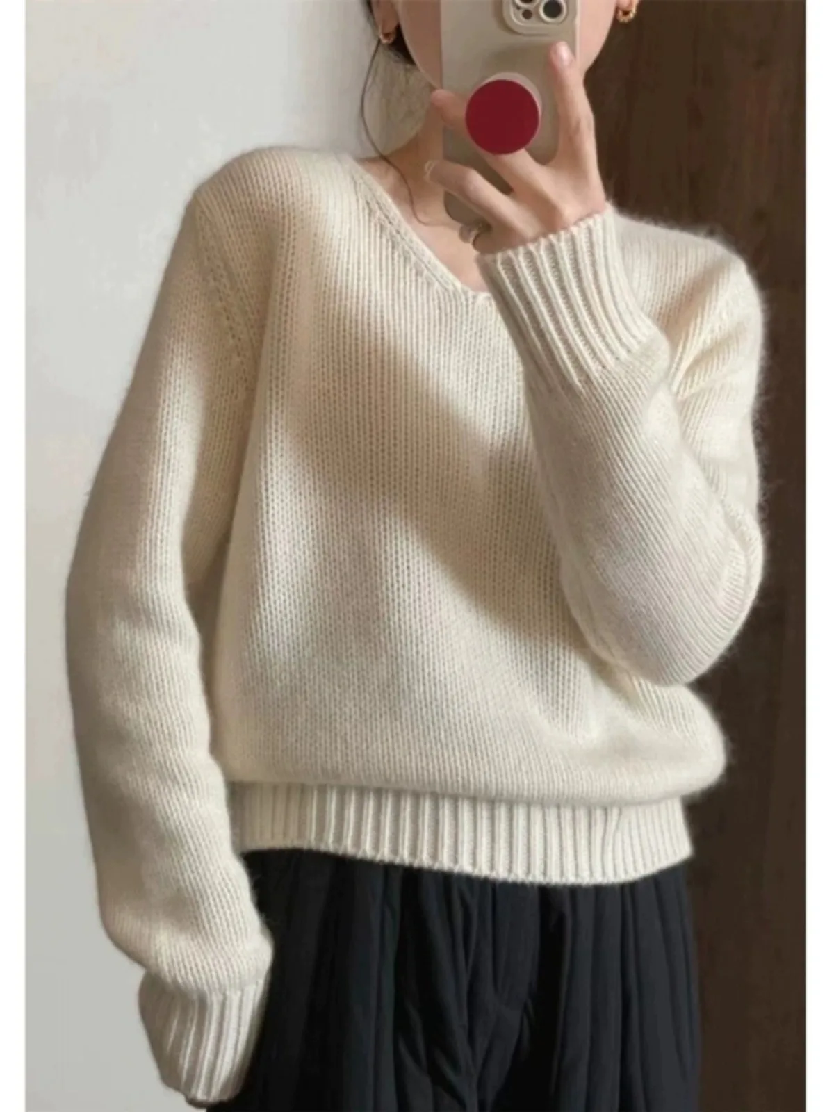 European autumn and winter new cashmere sweater women\'s V-neck loose short sweater wool jumper knitwear bottom tide