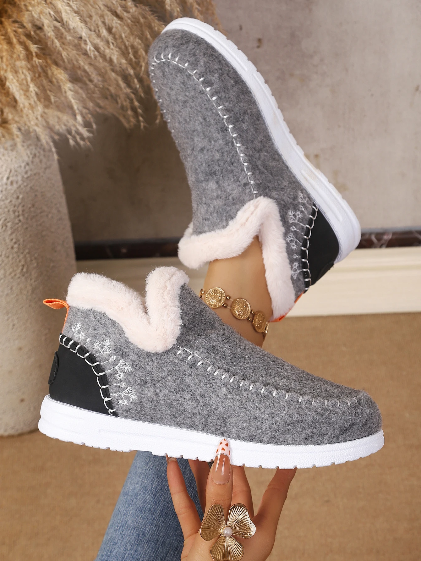 Damen Winter Slip-On Stiefeletten mit Flauschigem Kragen, Weichem Filz, Warmem Fleecefutter, Flach, Rutschfest, Leicht, für den Alltag, Schneestiefel – Detail 18