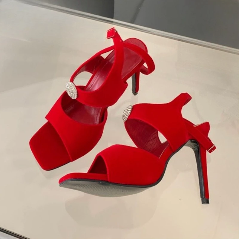 

Бархатные роскошные туфли-лодочки на шпильке с открытым носком, со стразами и пряжкой на щиколотке, дизайнерские вечерние туфли для женщин, тақоны