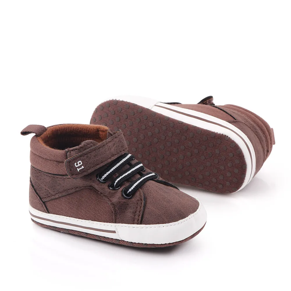 Zapatos de cuna de marca para bebés, artículos para niños, botines, entrenadores de cosas para recién nacidos, zapatillas de cuero suave para niños