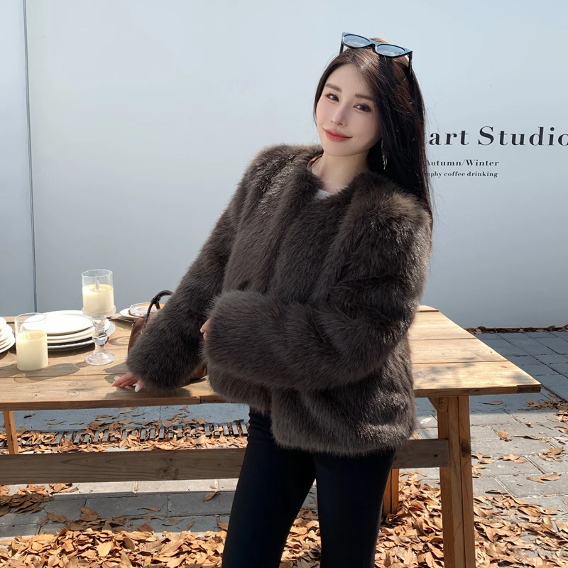 エコフレンドリーなファーコート、若い女性向けの高級トカールファー、スリムフィットのロングスリーブ、ポリエステル製、モダンなスタイル