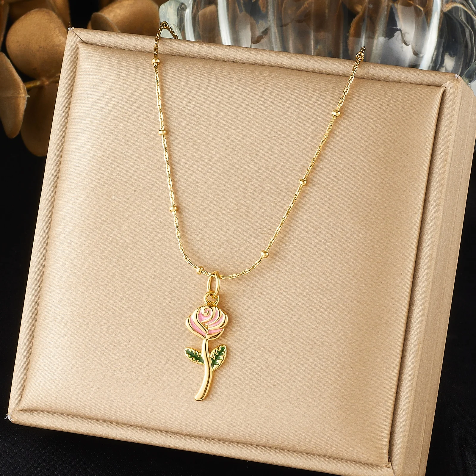Edelstahl-Emaille Rosenblüten-Anhänger Halskette für Frauen mit Perlenkette Valentinstag Schmuck Geschenk