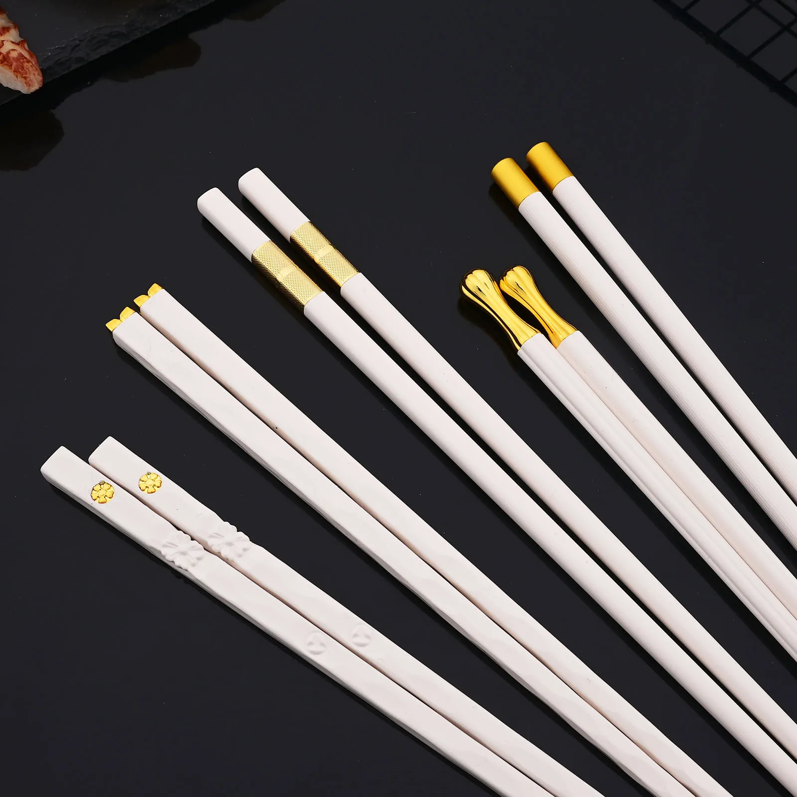 15-20Pcs White Gold Cutlery Set Korean Stainless Steel Tableware Fork Spoon Chopsticks Set Dinnerware Set Luxury Tableware Set