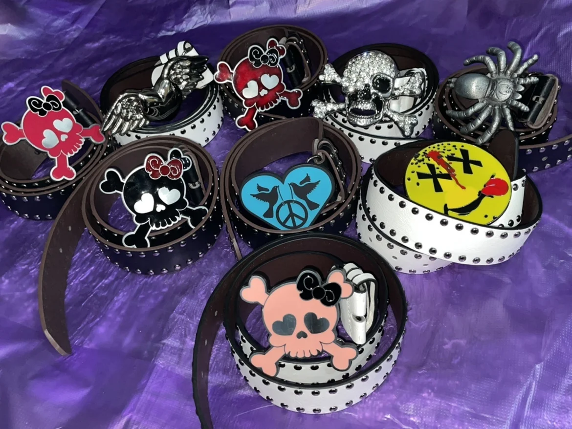 โลหะ Gothic Rivet Vintage Letter เอวเข็มขัดสำหรับผู้หญิงเซ็กซี่ Y2K Charms Crocs กางเกงยีนส์ Unisex Skull Devil Goth เข็มขัด