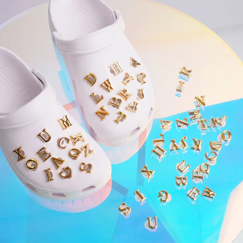 26 Piece Golden Metal English Letters Charms Designer DIY Shoes Decaration for Hole Jibbi Clogs Kids Boys Women Girls Gifts