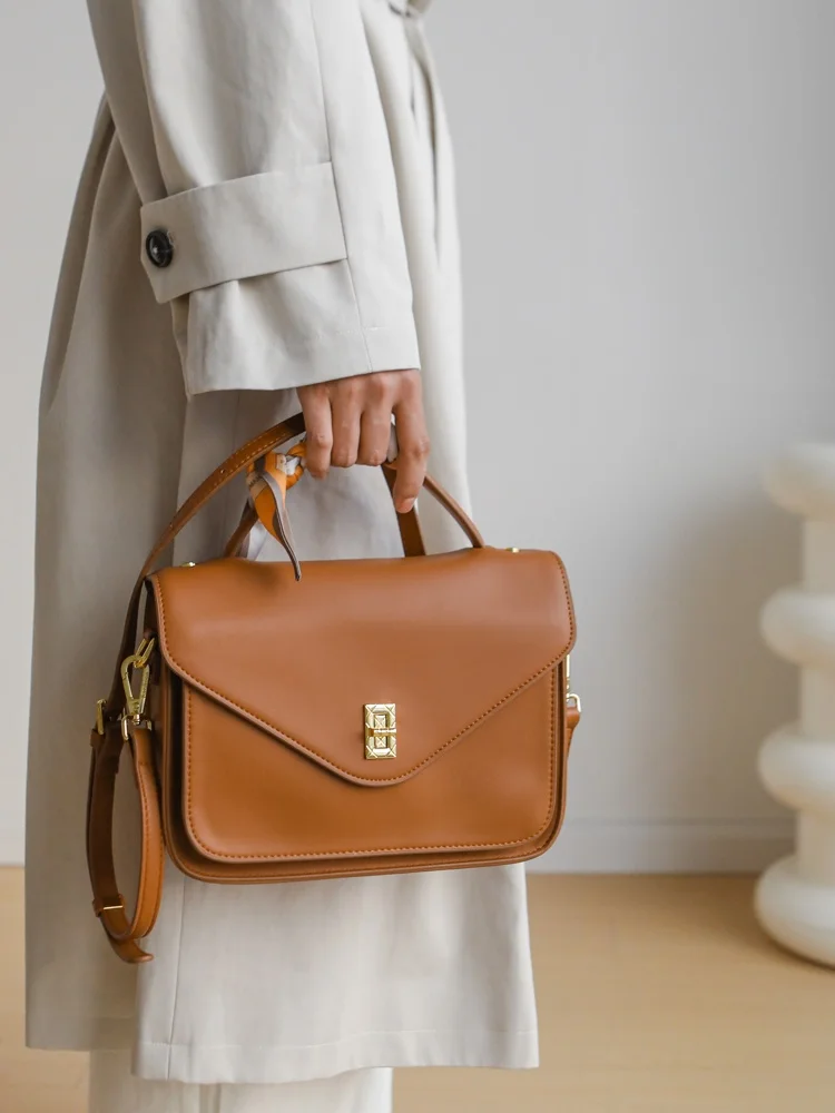 

Fashionable Large Capacity Women's Crossbody Bag Simple Design Single Shoulder Handbag Retro Style Zipper Closure Soft PU Lea...