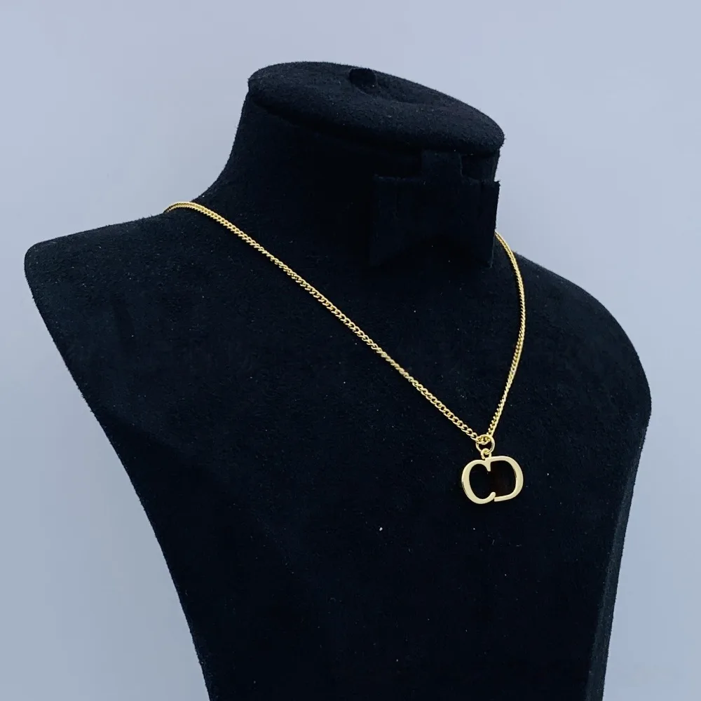 

2025 New Luxury Letter Vintage Necklace Fashion Versatile Gift for Lover Anniversary