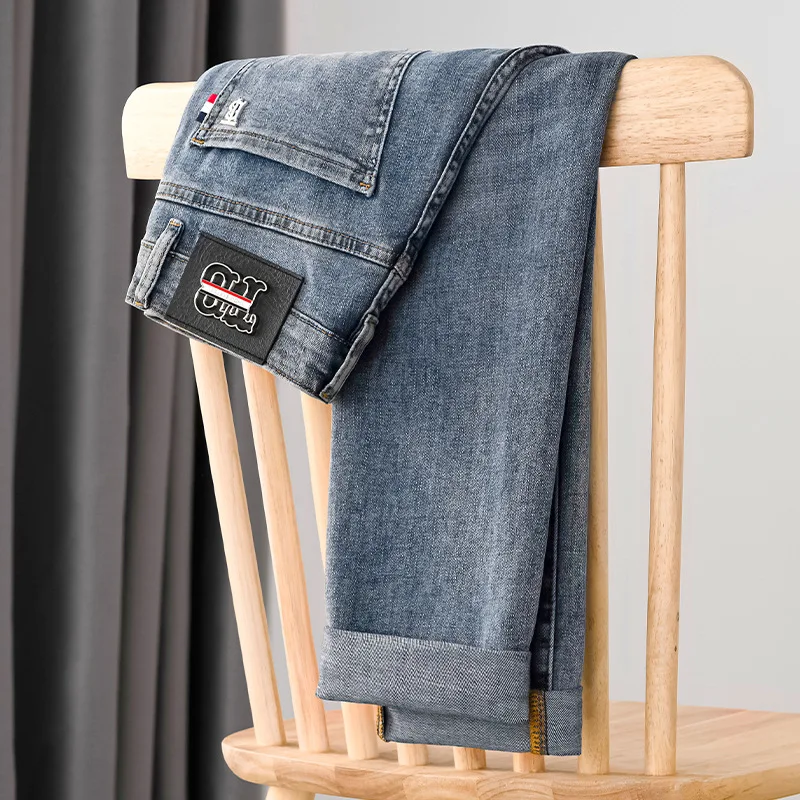 Jeans fino high-end masculino, moda moderna, luz estampada, luxo, combinando com tudo, calça casual de negócios, azul, primavera, verão, 2024