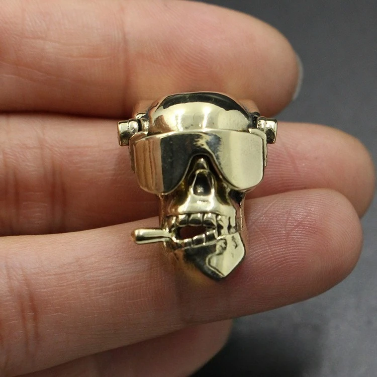 

Multi-use Brass Keychain - 2026 New, for Car Keys, Belt Buckle & Knife Lanyard Pendant